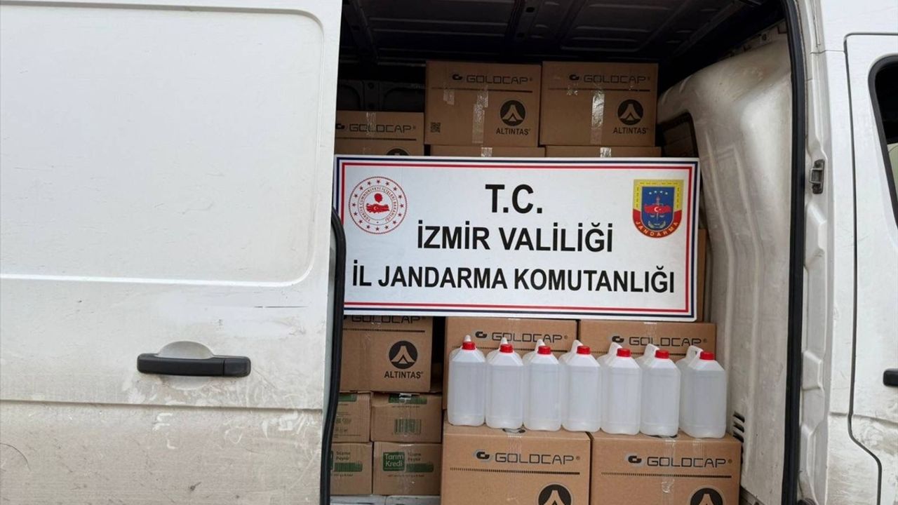 İzmir'de Kaçak Etil Alkol Operasyonu: 1 Ton Ele Geçirildi