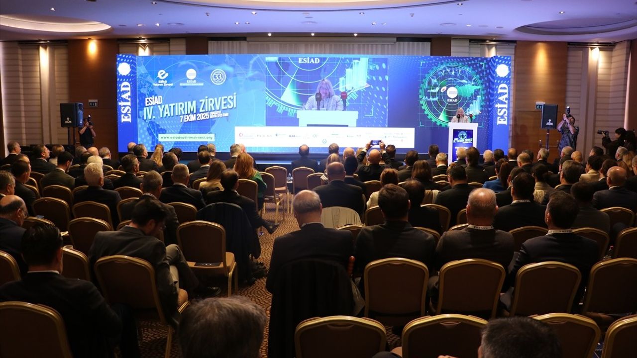 İzmir'de Savunma ve Havacılık Sanayi Yatırım Zirvesi Düzenlendi