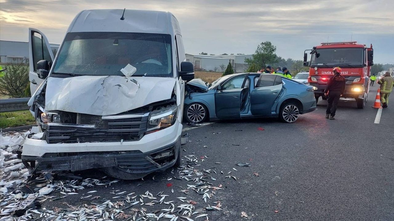 İzmir'de Zincirleme Trafik Kazası: 1 Ölü, 4 Yaralı