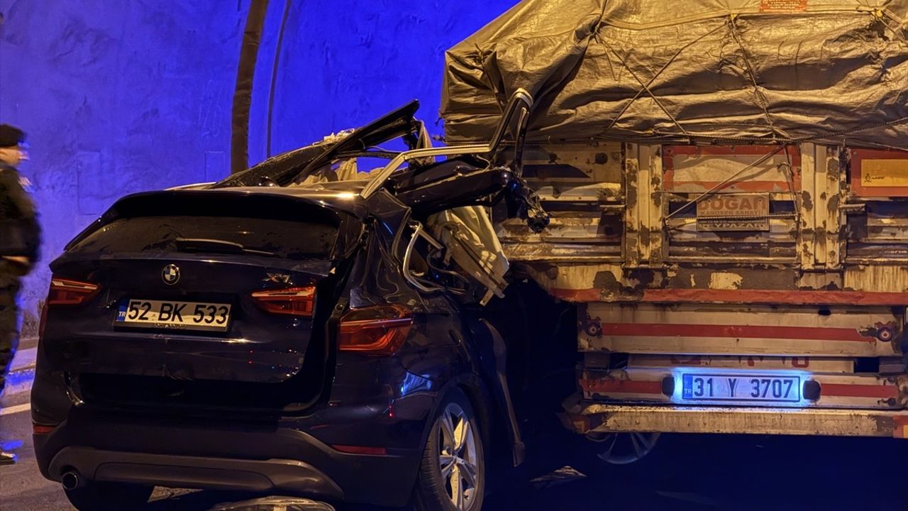 Kahramanmaraş'ta Tırla Çarpışan SUV Kazası
