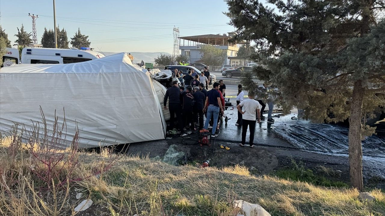Kahramanmaraş'ta Trafik Kazası: Kamyon Sürücüsü Hayatını Kaybetti