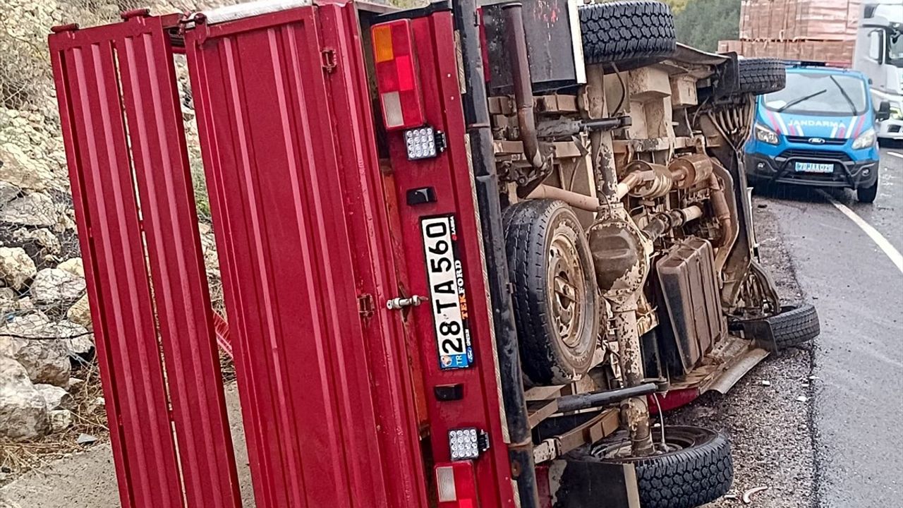 Karabük'te Kamyonet Devrildi, 5 Yaralı