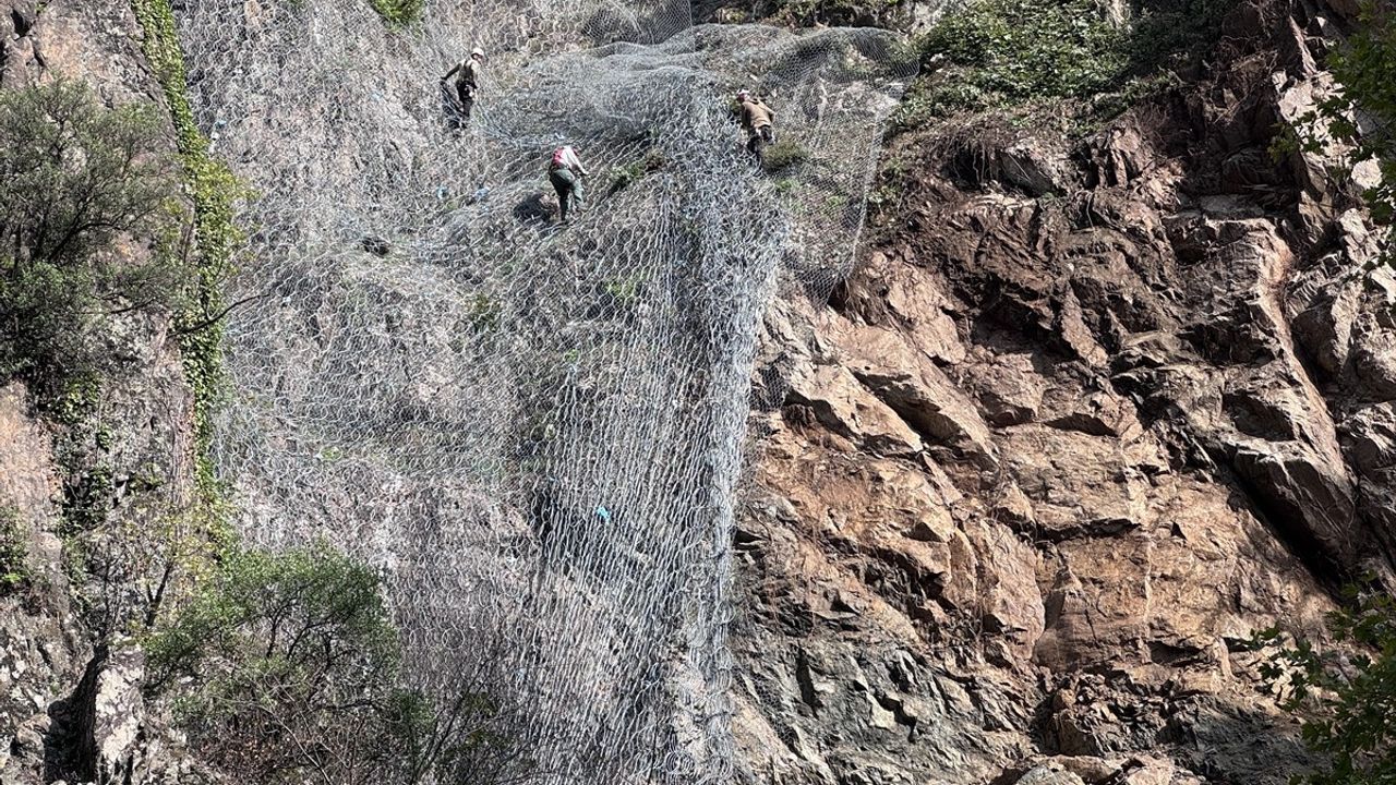 Karabük-Zonguldak Demir Yolu Hattında Heyelan