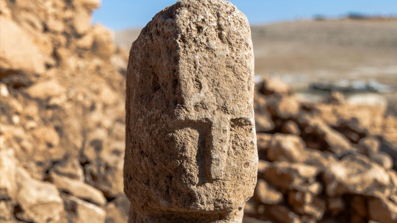 Karahantepe'de Tarihi Keşif: İnsan Yüzlü T Şeklinde Dikilitaş
