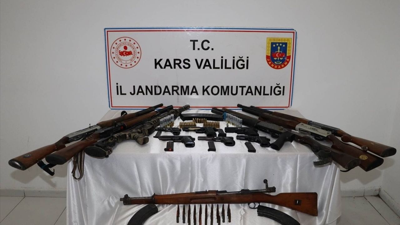 Kars'ta Ruhsatsız Silah Operasyonu: 11 Şüpheli Yakalandı