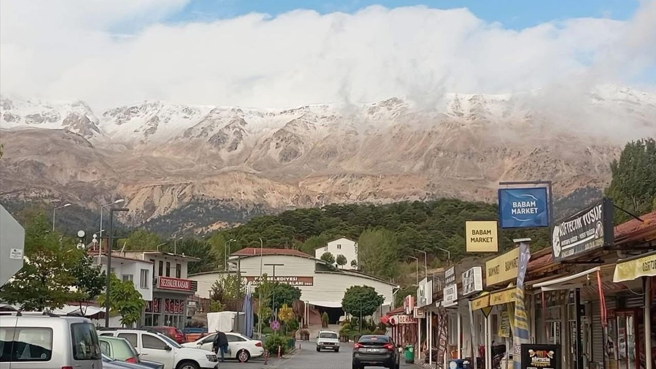 Kaş'ın Yüksek Kesimlerine İlk Kar Düştü
