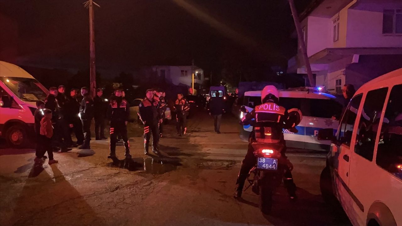 Kayseri'de Bıçaklı Kavga: 1 Yaralı