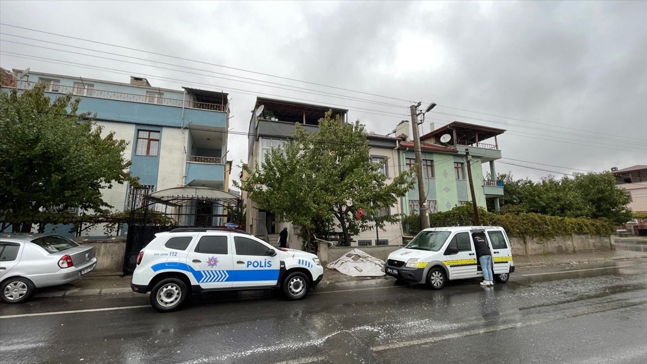 Kayseri'de Çatıda Düşme Olayı: Bir Kişi Yaralandı