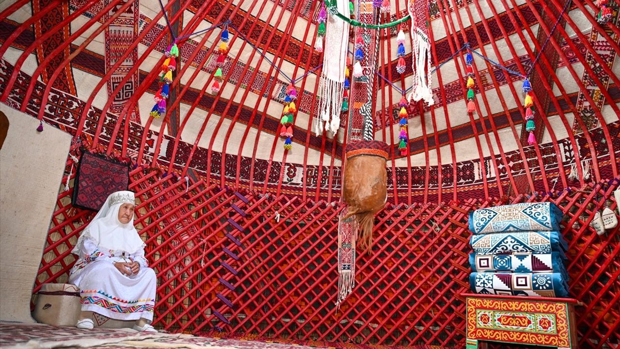 Kazak Yurt Çadırı Ankara'da Açıldı