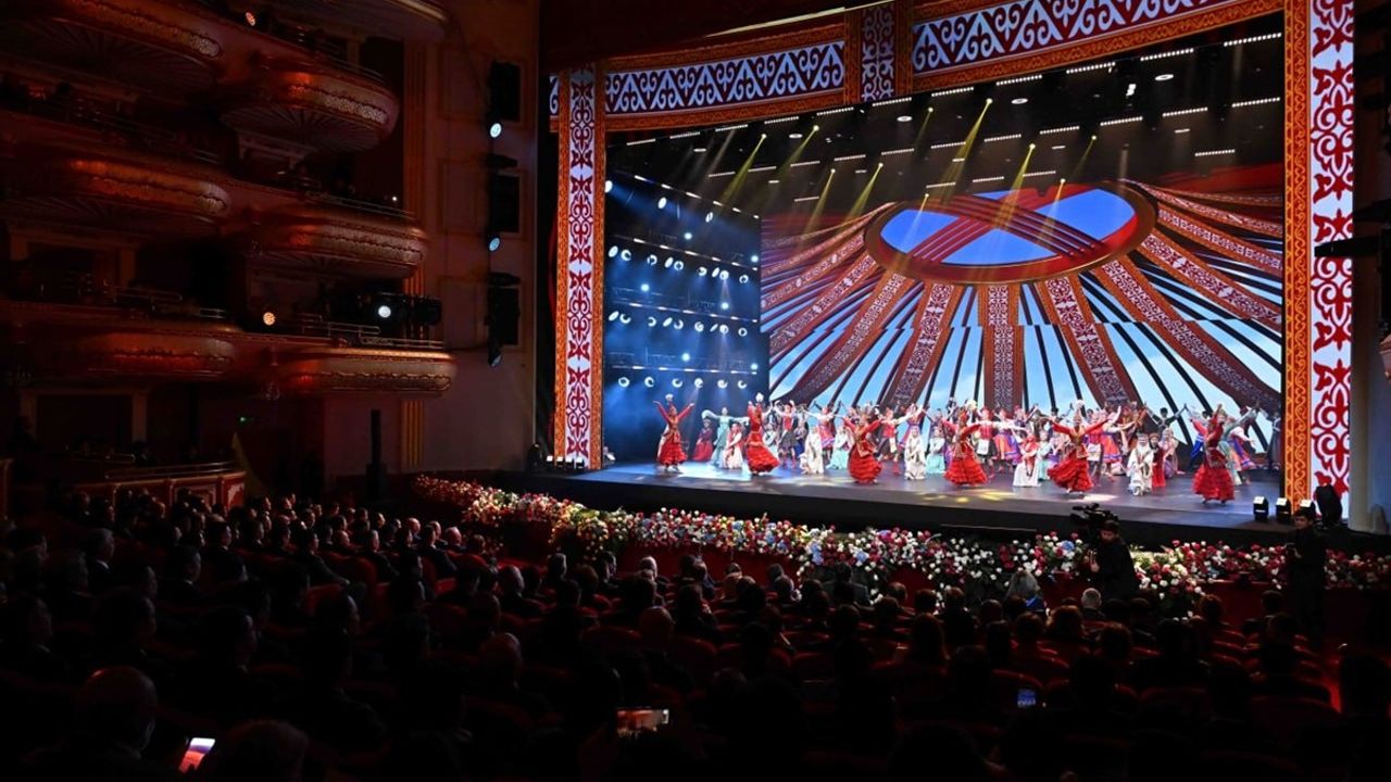 Kazakistan Cumhuriyet Bayramı Coşkuyla Kutlanıyor