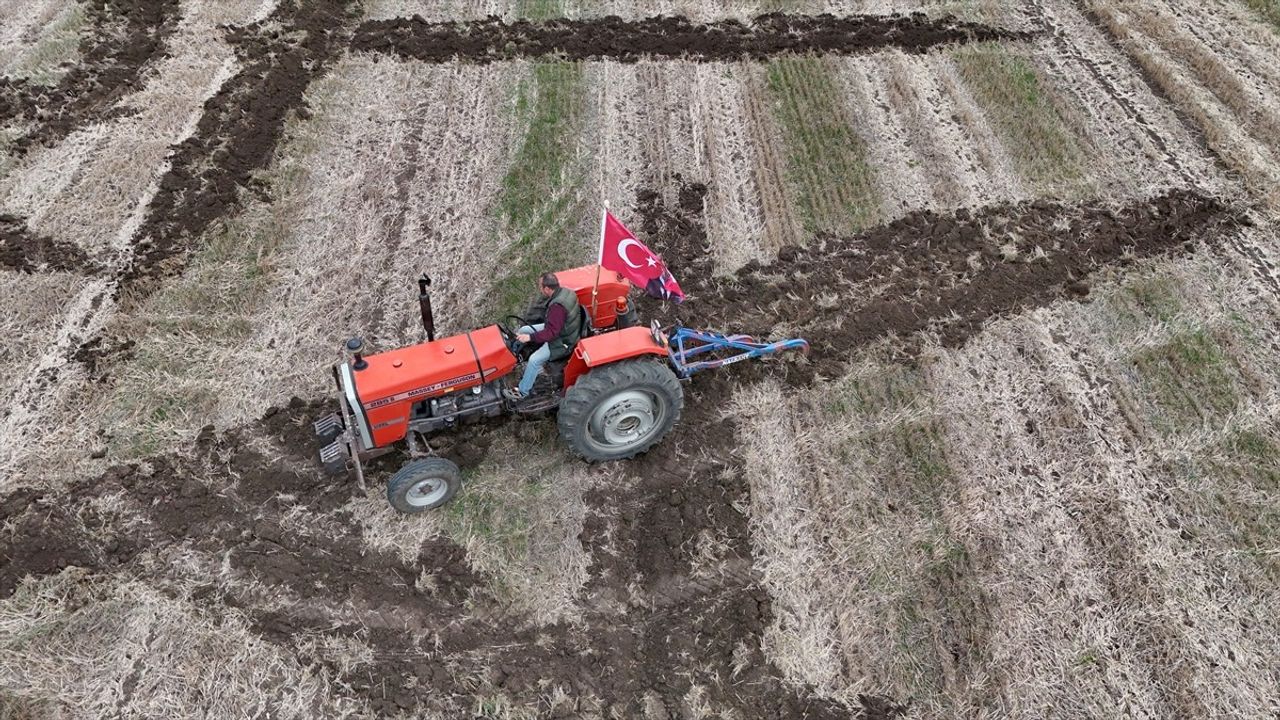 Kırklarelili Çiftçi Cumhuriyet İçin Tarla Açtı
