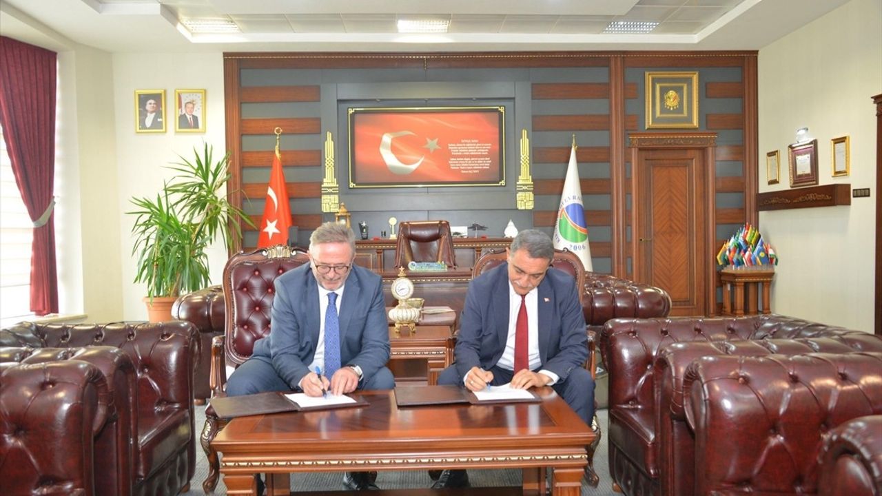 Kırşehir Ahi Evran Üniversitesi Yazma Eser Koleksiyonu TÜYEK'e Devir Ediliyor