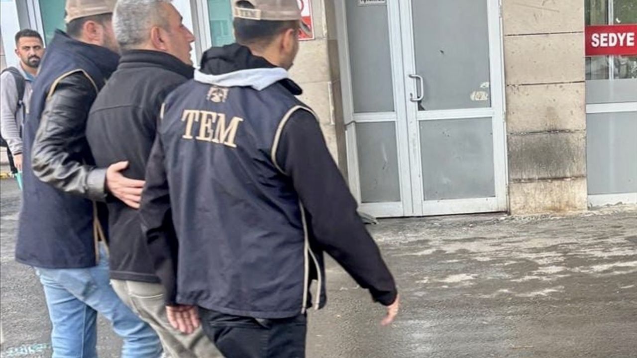 Kırşehir'de FETÖ Üyesi Apartmanın Bodrumunda Ele Geçirildi
