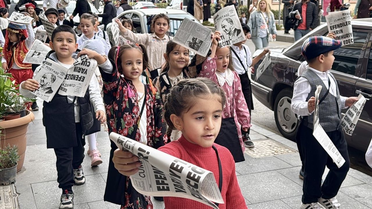 Kırşehir'de Öğrenciler Cumhuriyet'i Kutladı