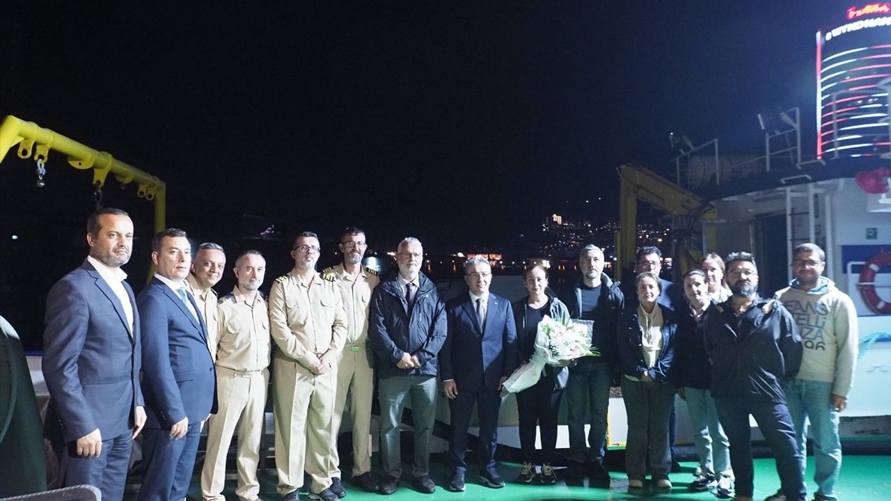 Koca Piri Reis Araştırma Gemisi Ege'nin Derinliklerinde
