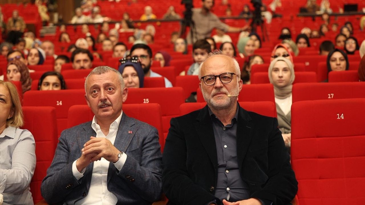 Kocaeli Kitap Fuarı'nda Söyleşiler ve İmza Etkinlikleri