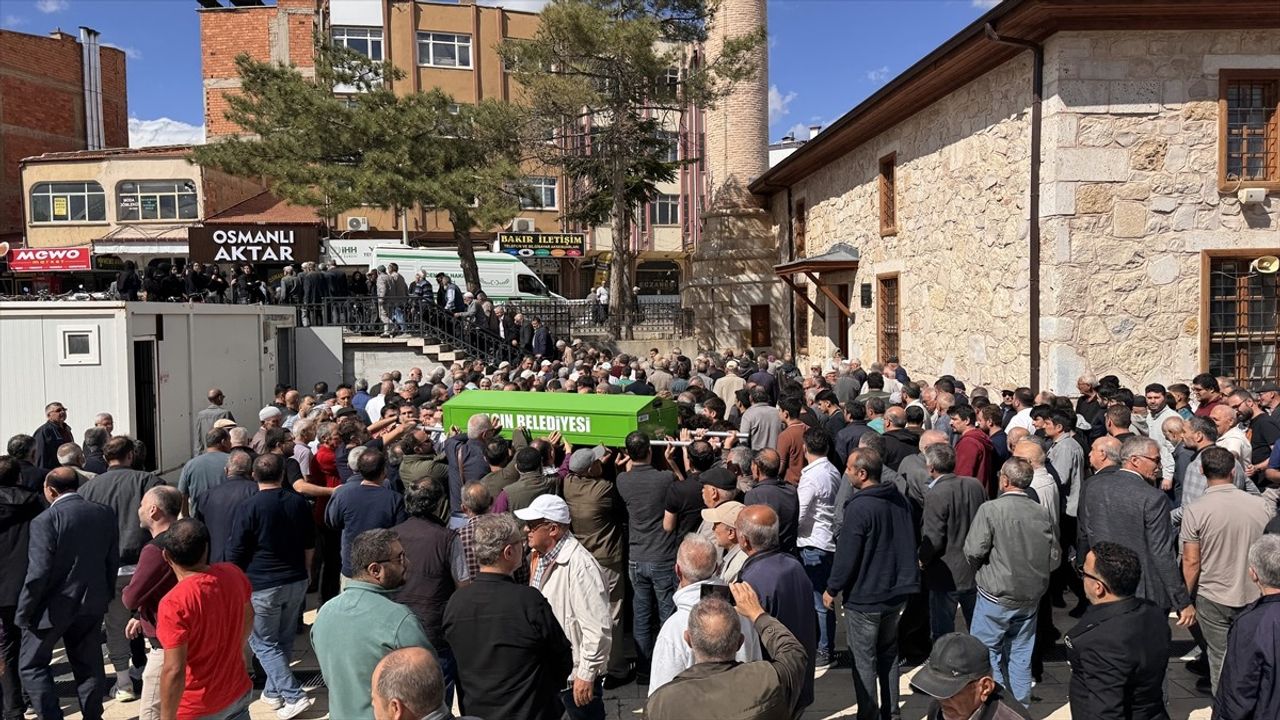 Konya'da Trafik Kazasında Hayatını Kaybeden Öğretmenin Cenazesi Uğurlandı