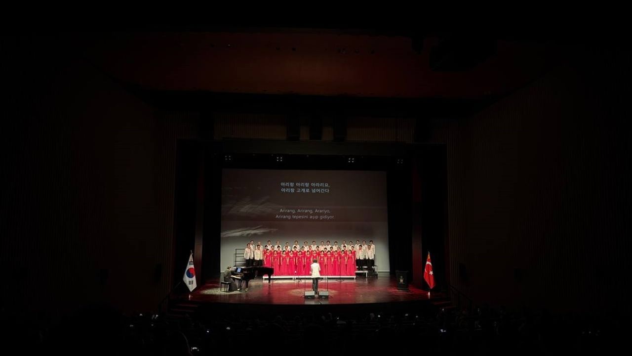 Kore Gazilerine Saygı ve Minnet: İstanbul'da Konser Duygusal Anlara Sahne Oldu