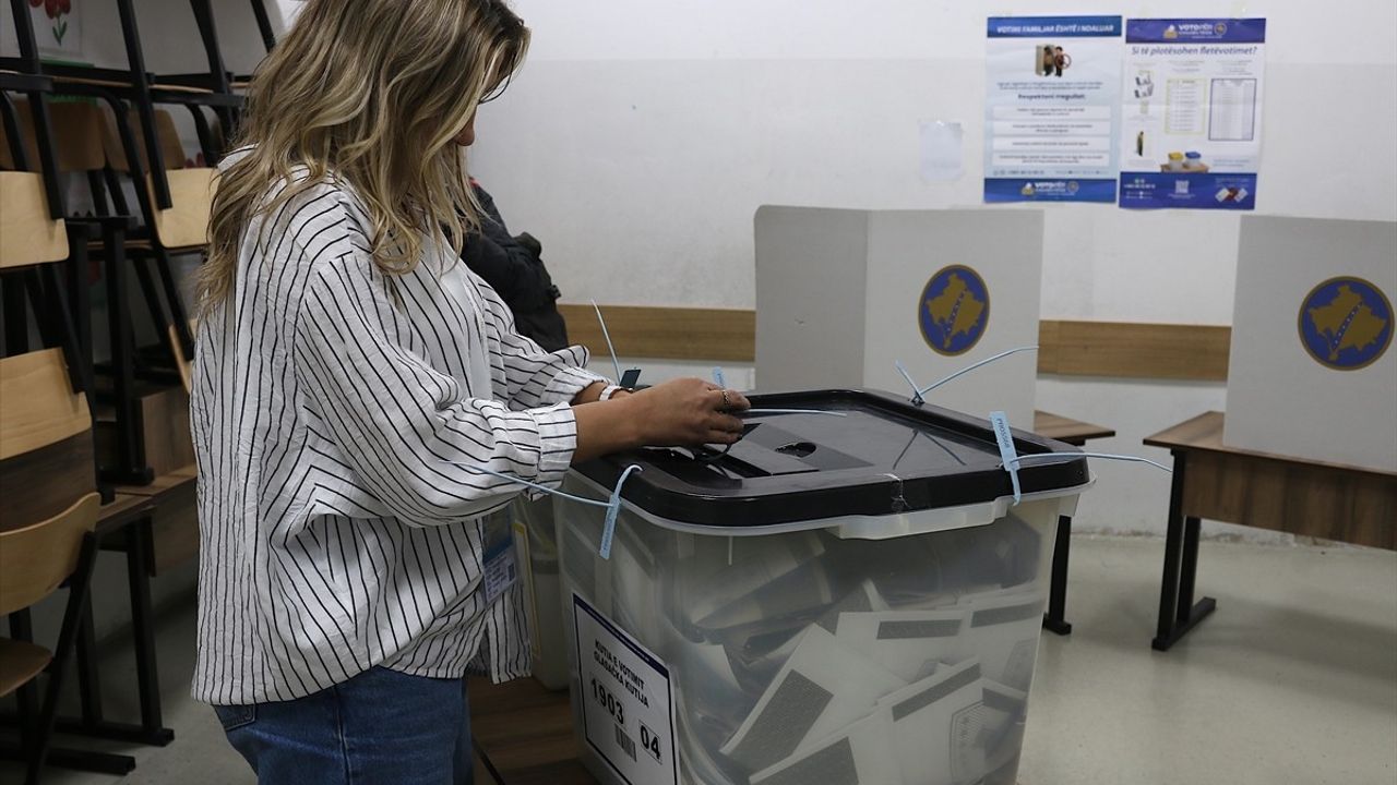 Kosova'da Yerel Seçimlerde Oy Kullanma İşlemi Tamamlandı
