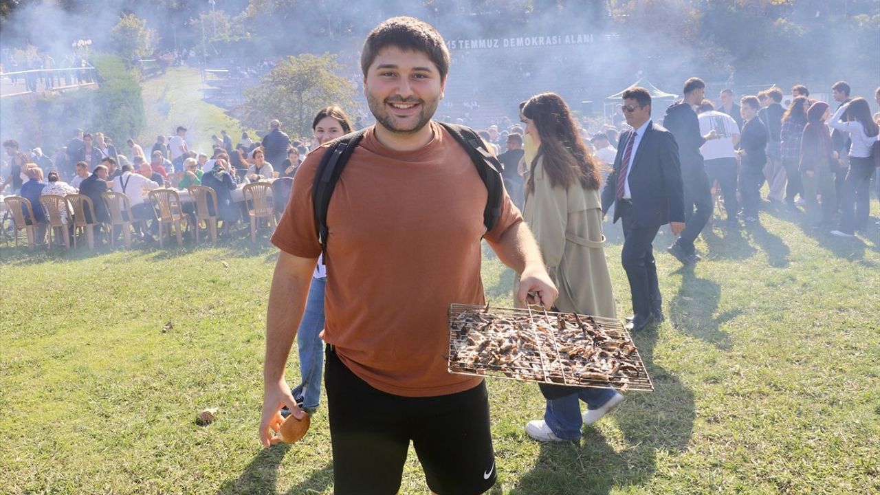 KTÜ'ye Hoş Geldin Etkinliği: 3 Ton Hamsi İkramı
