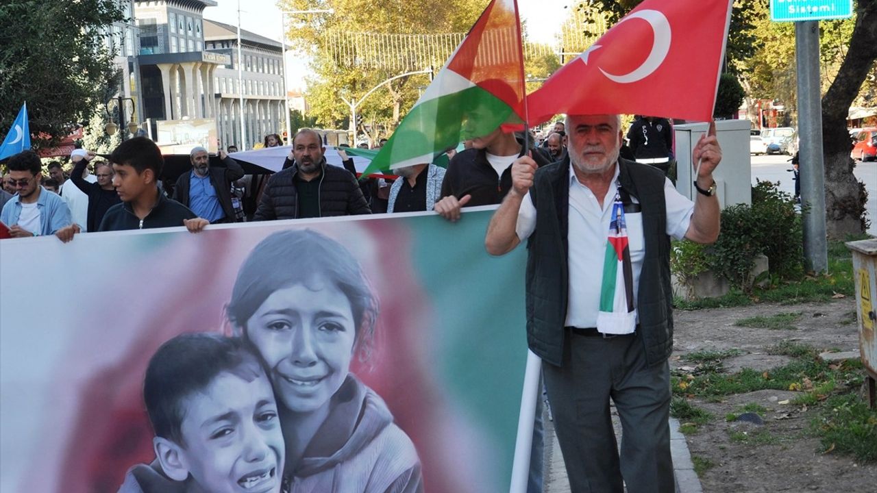 Küresel Sumud Filosu'na Destek İçin Bursa ve Kütahya'da Yürüyüşler Düzenlendi