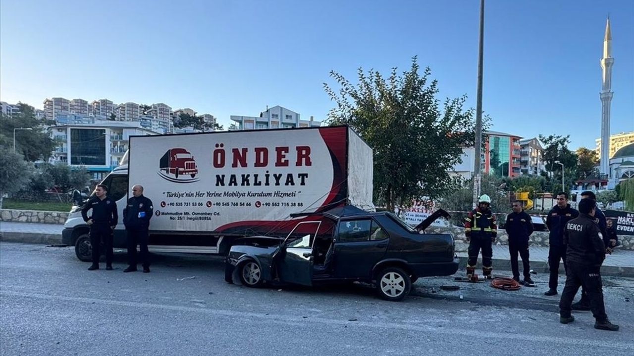 Kuşadası'nda Feci Kaza: 1 Ölü, 4 Yaralı