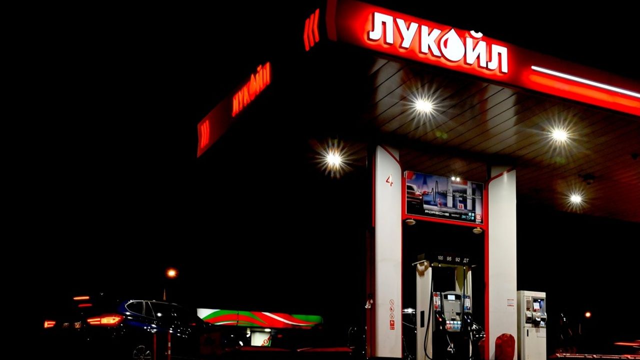 Lukoil, Uluslararası Varlıklarını Gunvor'a Satıyor