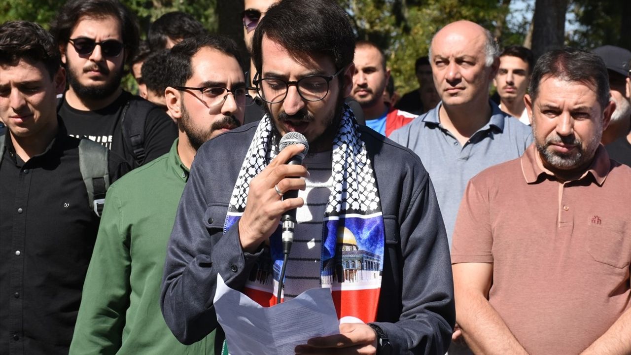 Malatya'da İsrail'in Küresel Sumud Filosu'na Yönelik Saldırısı Protesto Edildi