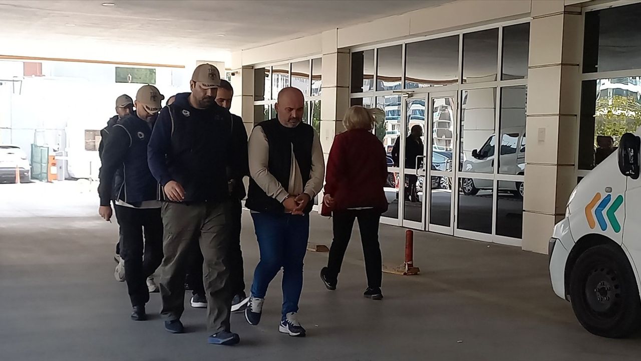 Manisa'da FETÖ'ye Yönelik Operasyonda 3 Şüpheli Tutuklandı