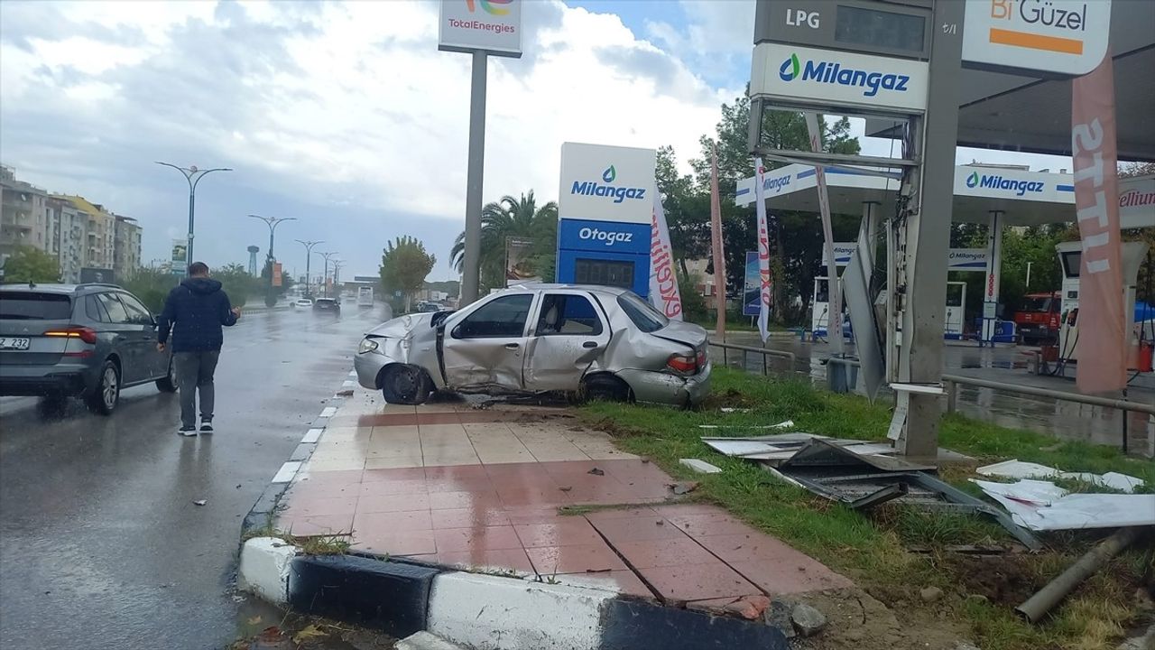 Manisa'da Otomobil Kazası: İki Yaralı