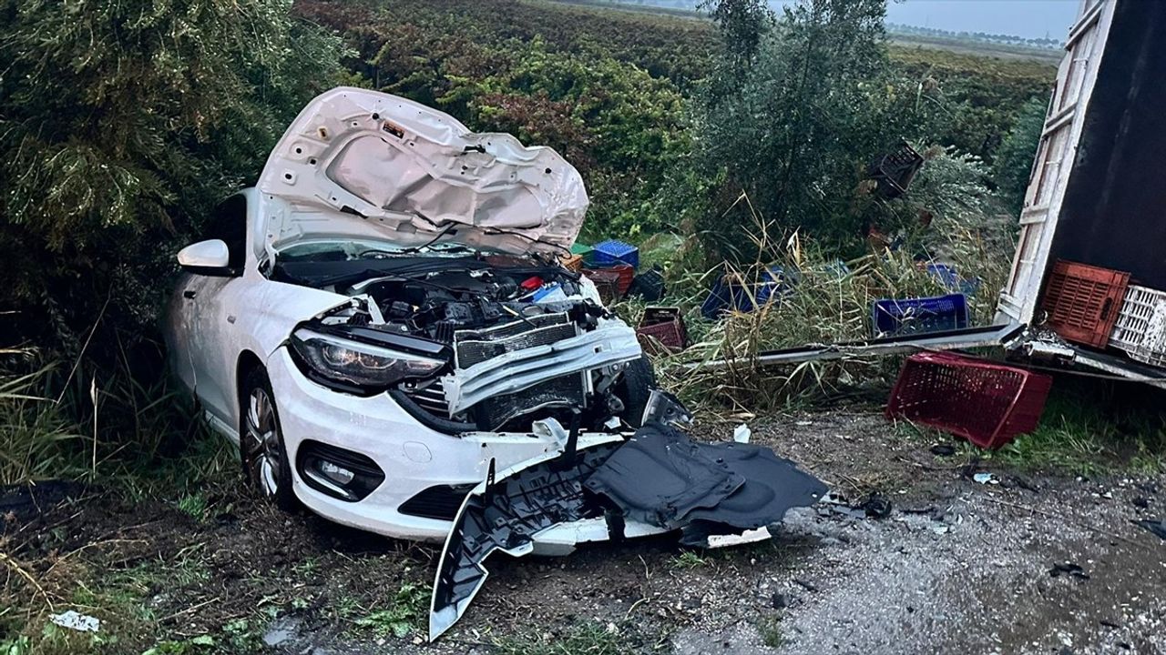 Manisa'da Trafik Kazası: 2 Ölü, 3 Yaralı