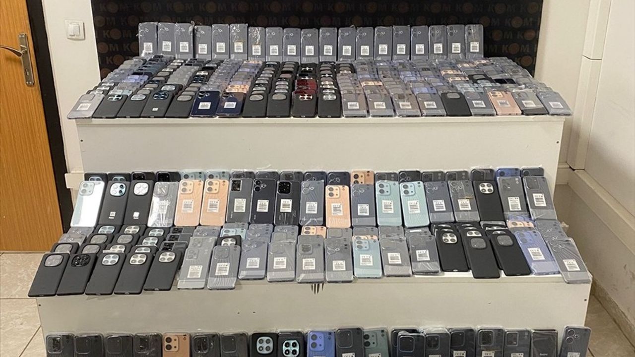 Mardin'de Kaçakçılık Operasyonu: 602 Cep Telefonu Ele Geçirildi