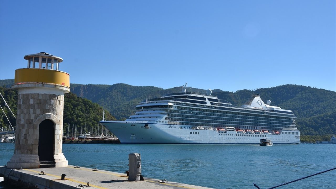 Marmaris'e 1194 Yolcu Taşıyan 'Marina' Kruvaziyeri Geldi