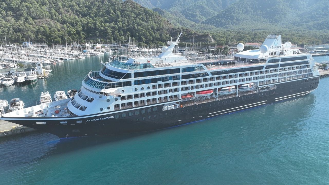 Marmaris'e Gelen 'Azamara Onward' Kruvaziyeri 650 Turist Taşıdı