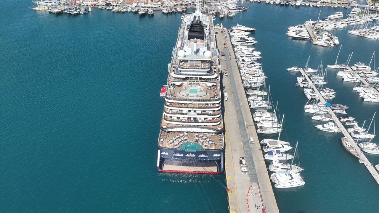 Marmaris'te Explora I Kruvaziyeri 695 Yolcuyla Sardı