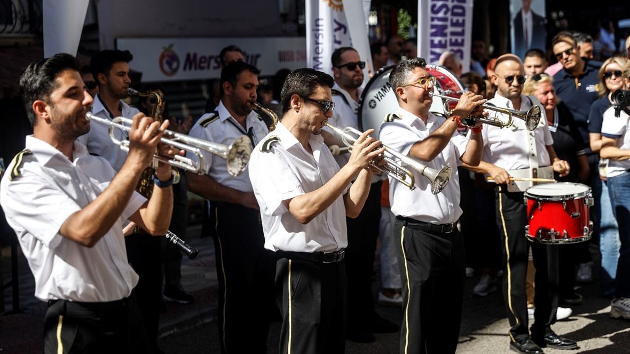 Mersin'de 7. Uluslararası Kushimoto Sokak Sanatçıları Festivali Başladı