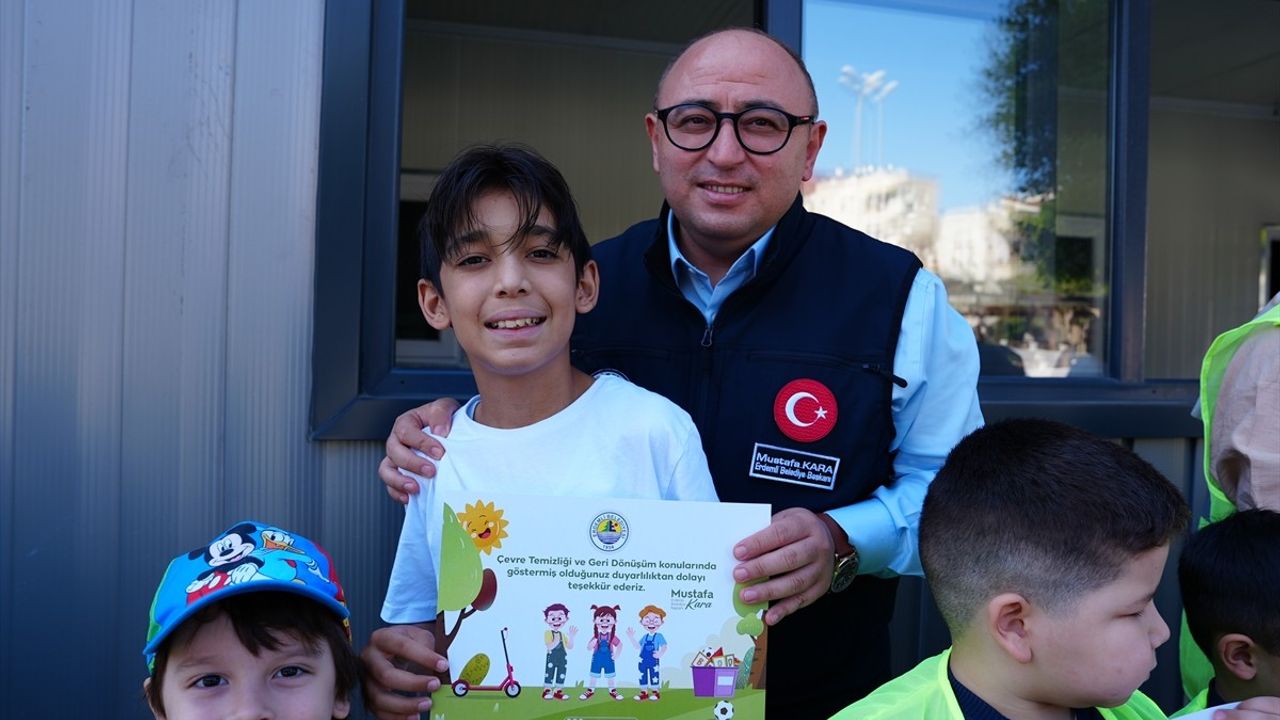 Mersin'de Öğrenciler Doğa Müfettişleri Projesi ile Temizlik Yaptı