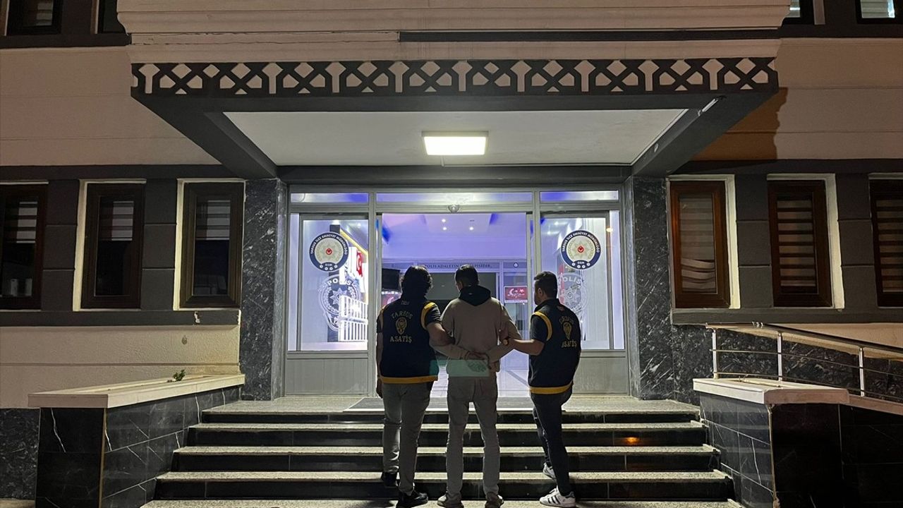 Mersin'de Park Halindeki Araçlar Yangınında Şüpheli Yakalandı