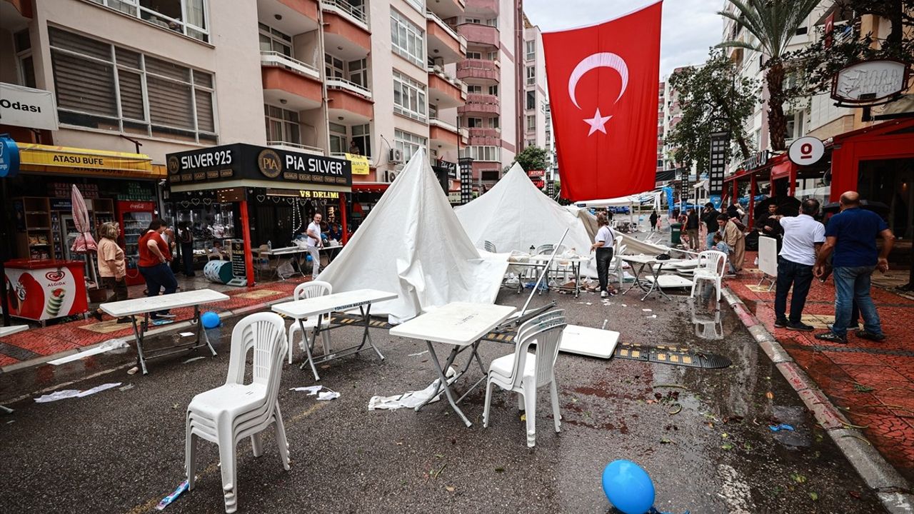 Mersin'de Sağanak Yağış ve Şiddetli Rüzgar Festivali Sona Erdirdi
