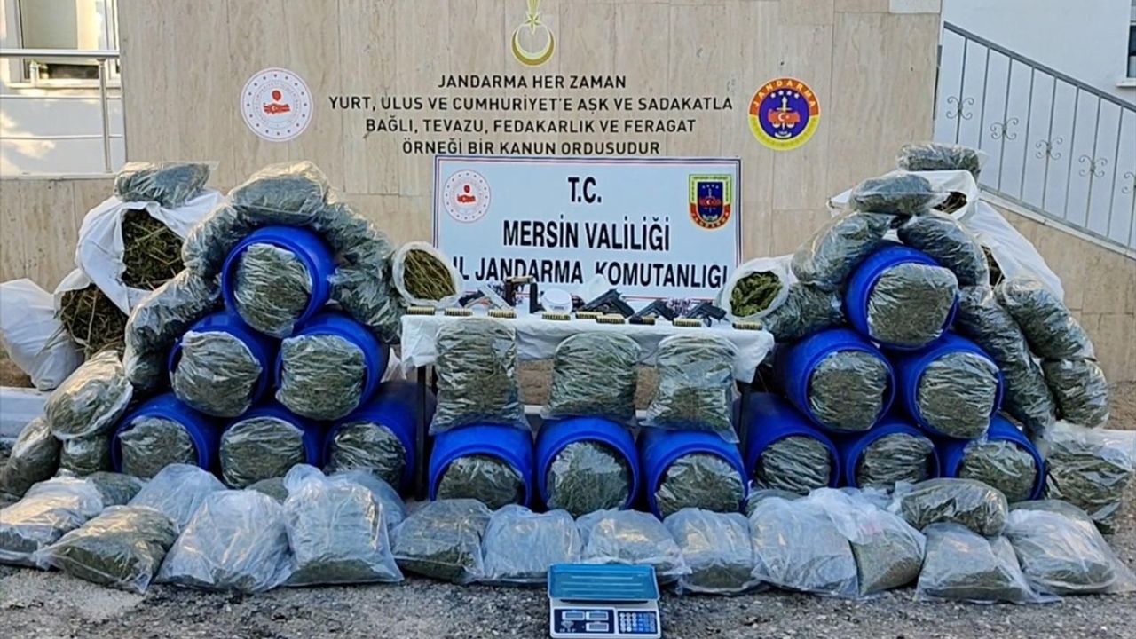 Mersin'de Uyuşturucu Baskını: 220 Kilogram Esrar ve 1 Kilogram Kokain Ele Geçirildi