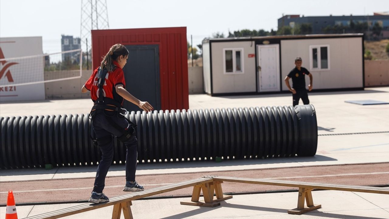 Mersin'in Kadın İtfaiyecileri Afetlere Hazırlanıyor