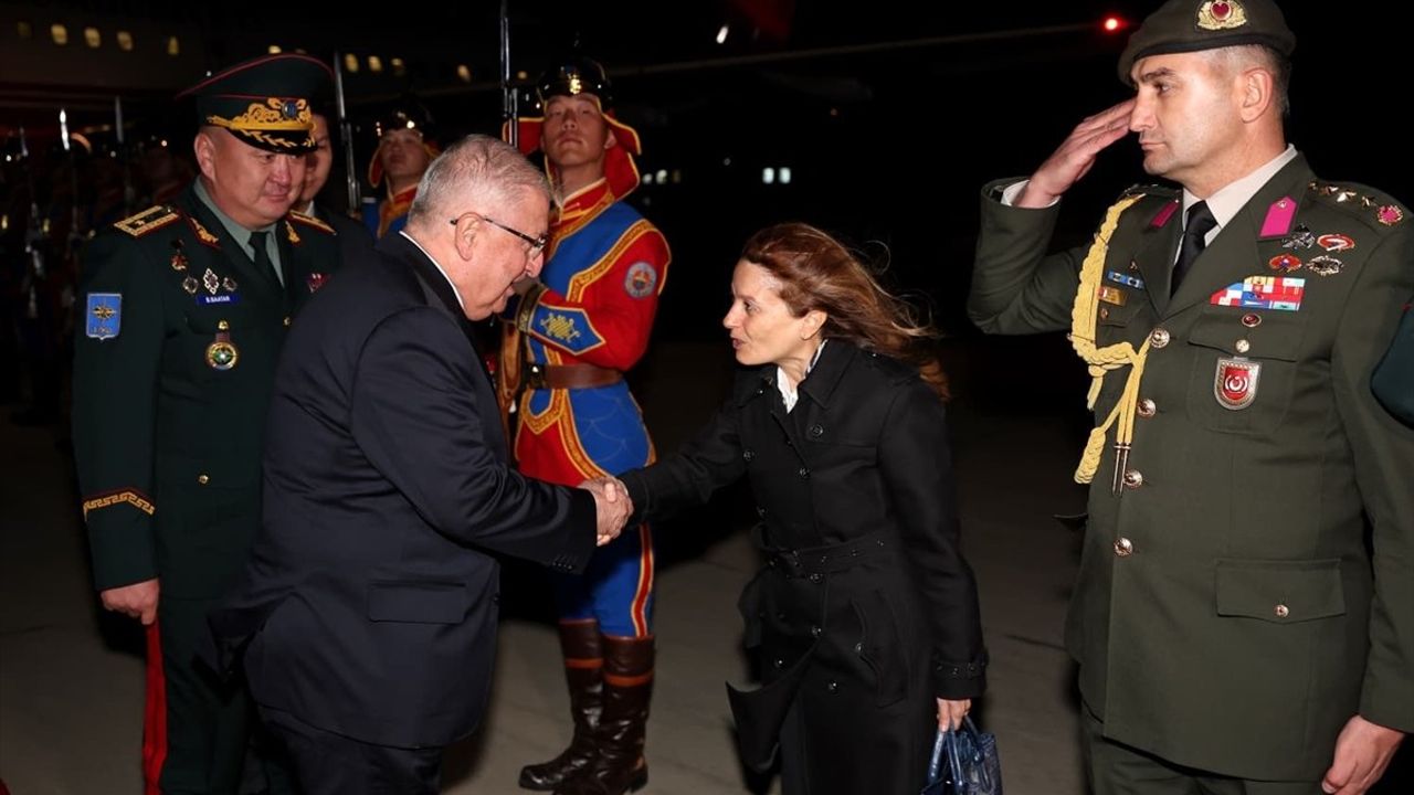 Milli Savunma Bakanı Güler, Moğolistan'da Resmi Törende Ağırlanıyor