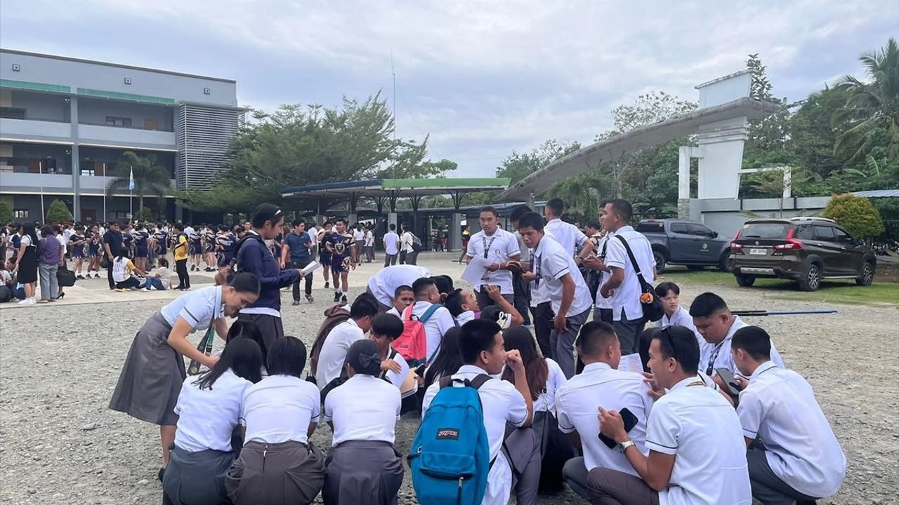 Mindanao Adası'nda 7.4 Büyüklüğünde Deprem