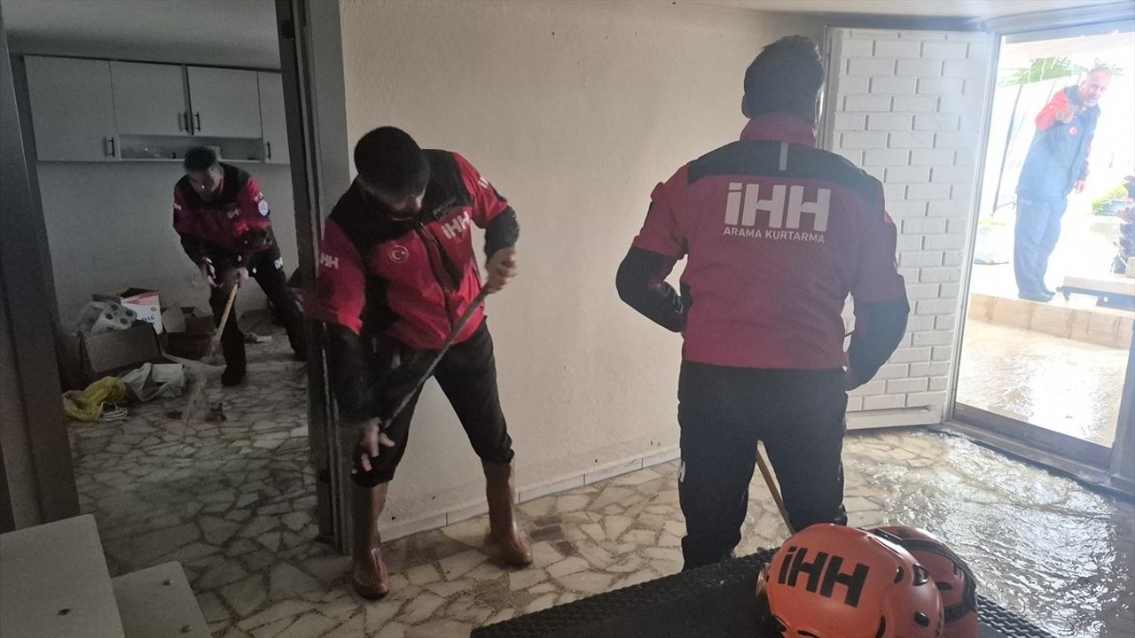 Muğla'da Sağanak Yağış Su Baskınlarına Neden Oldu