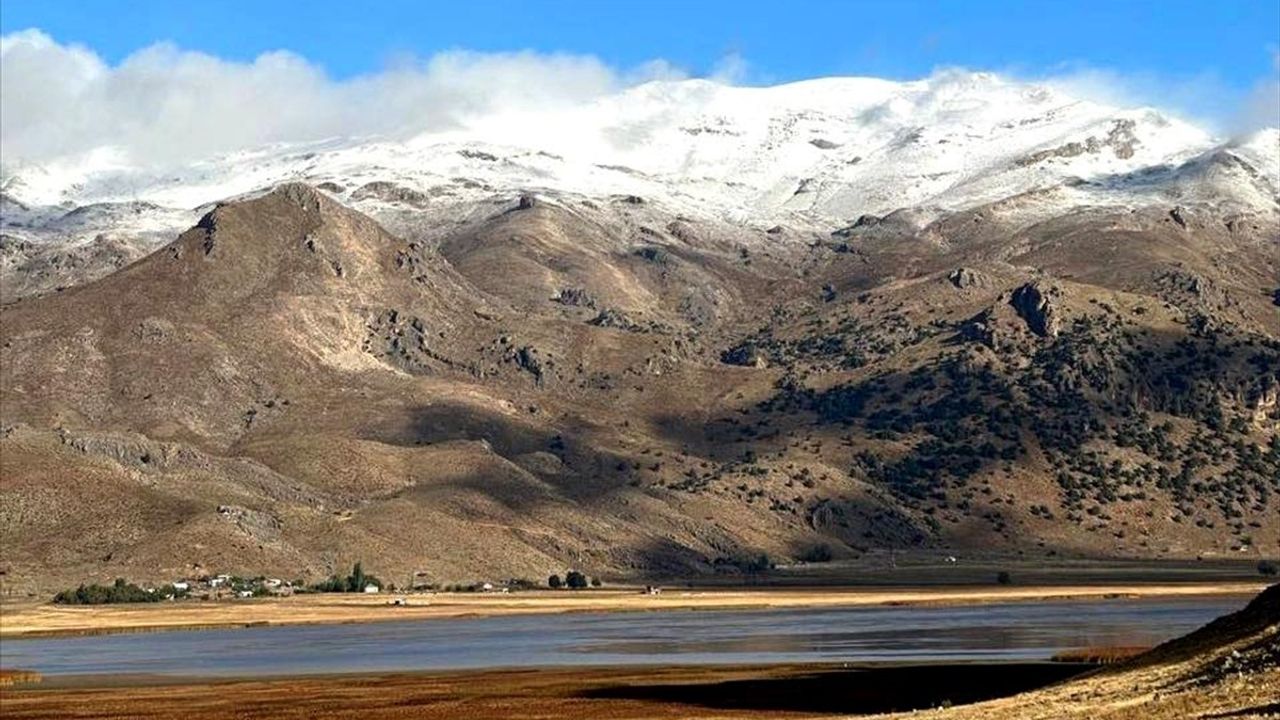 Muğla'nın Seydikemer İlçesinde İlk Kar Yağdı