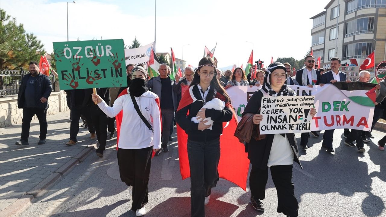 Nevşehir'de Gazze'ye Destek Yürüyüşü Düzenlendi