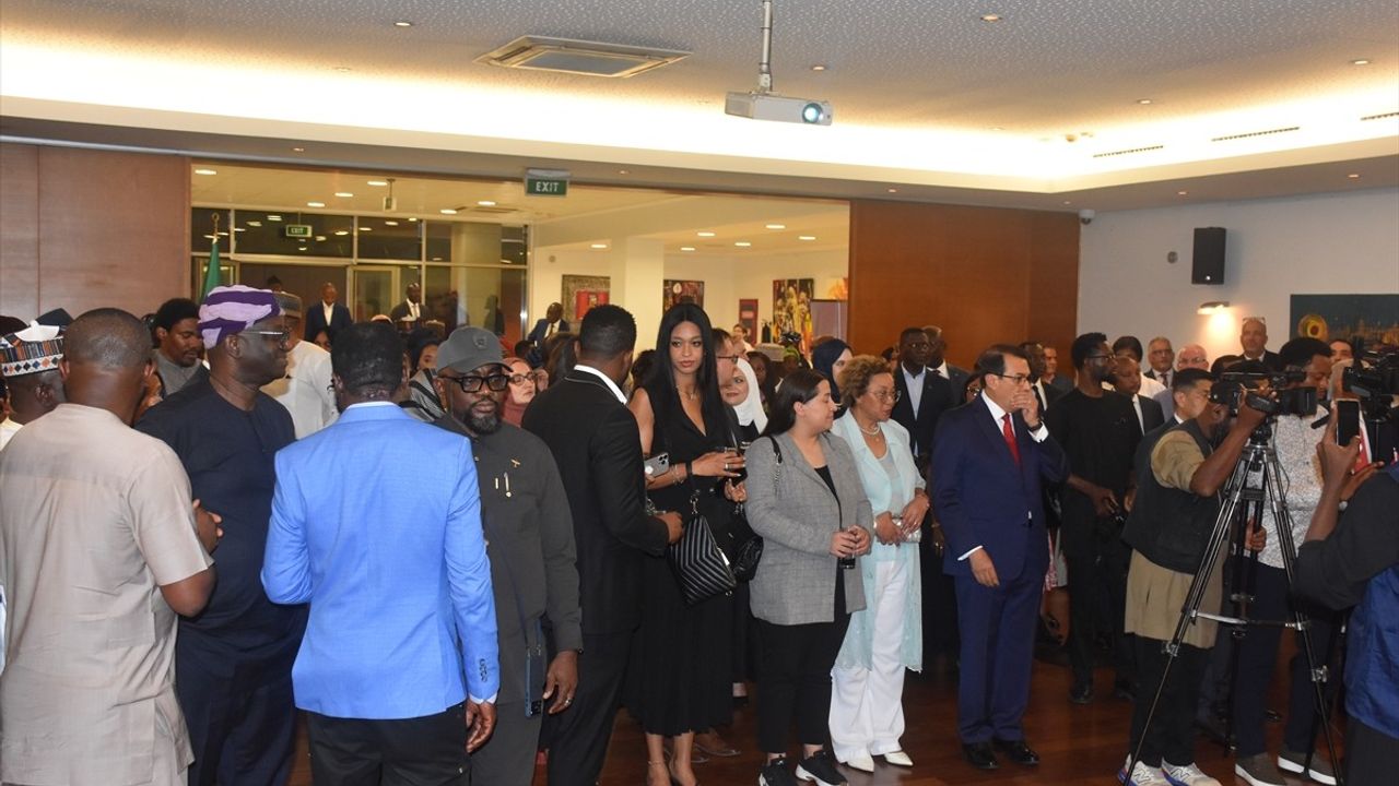 Nijerya'da Cumhuriyet'in 102. Yılı Kutlandı