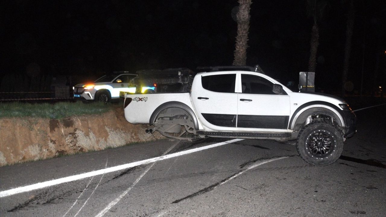 Ödemiş'te Otomobil ile Pikap Çarpıştı: 6 Yaralı