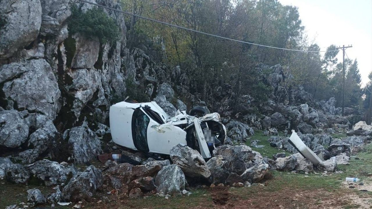Osmaniye'de Otomobil Kazası: 1 Ölü, 1 Yaralı