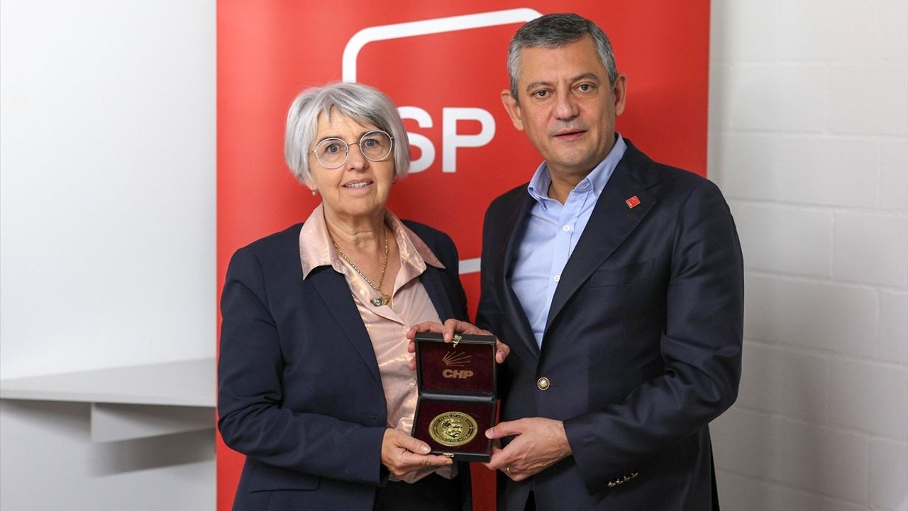 Özgür Özel, İsviçre'de Avrupa Güvenlik Mimarisi Üzerine Konuştu